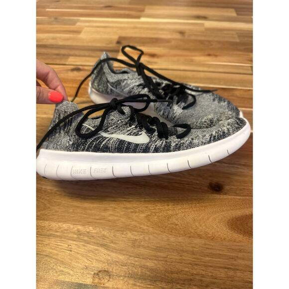 Nike Free Run FLy Knit Shoes Sneakers Womens Size 7 1/2 black white - Picture 2 of 7